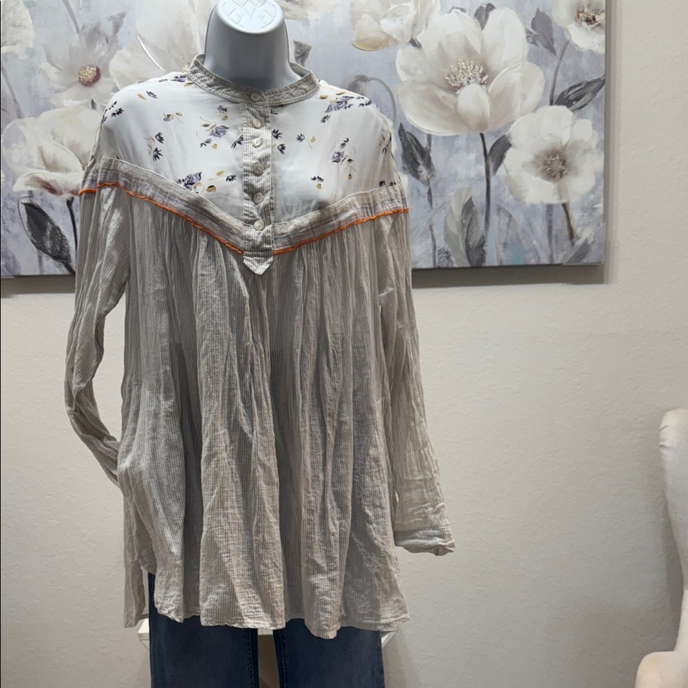 Free People Oversize Blouse With Pockets Size S  NWT 100% Authentic.